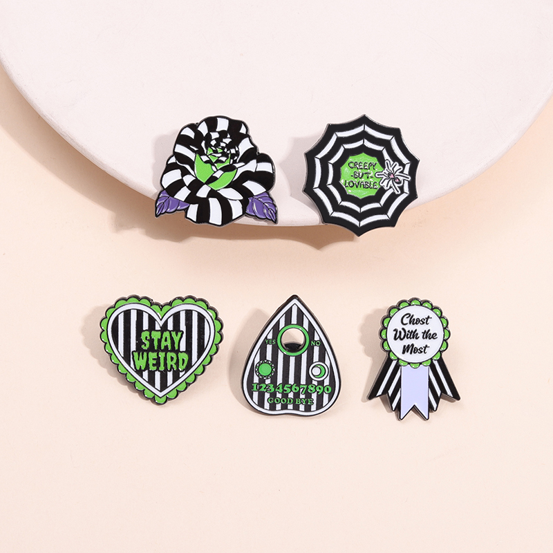 Chost With The Most Enamel Pin - Board Game Horror reseña y precio