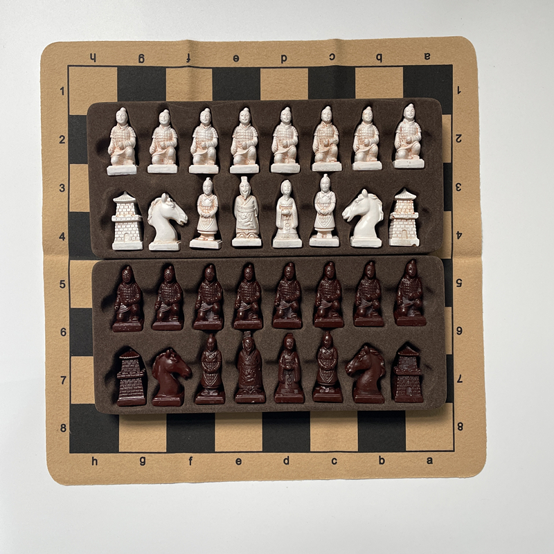 New design of small-sized ches - Board Game Festival reseña y precio