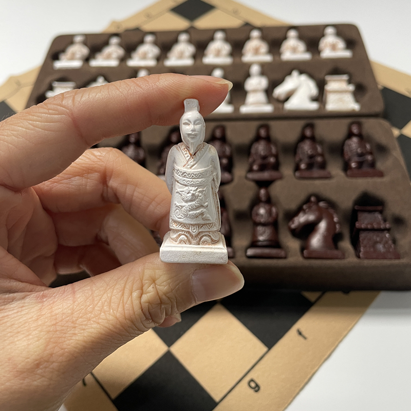 New design of small-sized ches - Board Game Festival reseña y precio