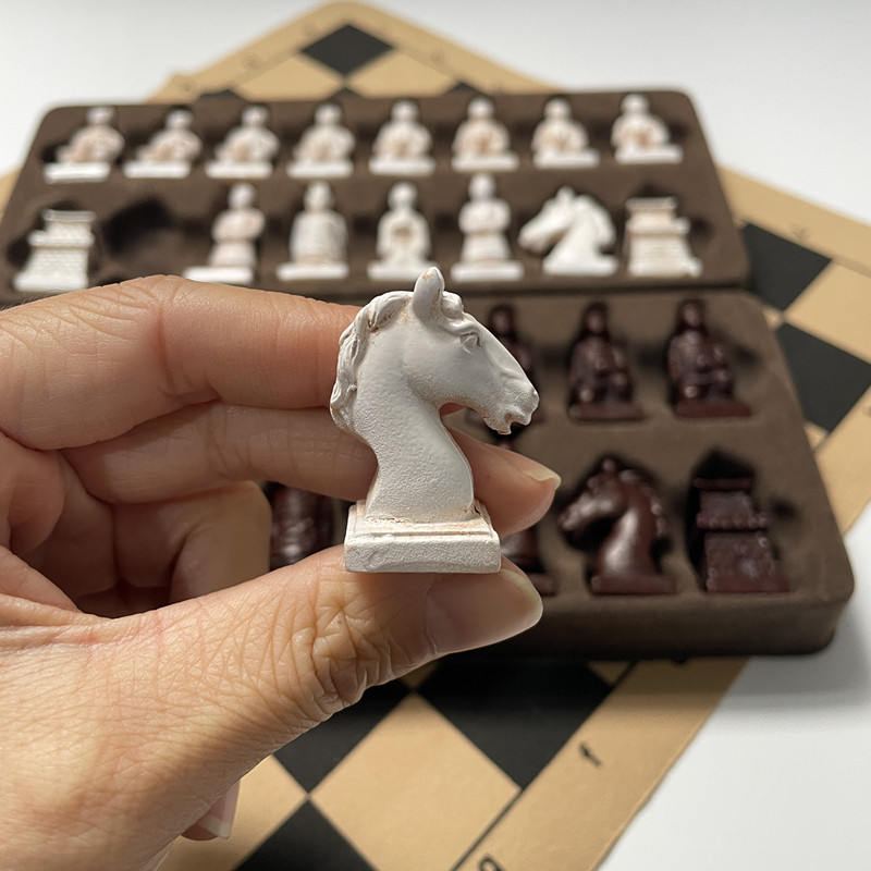 New design of small-sized ches - Board Game Festival reseña y precio